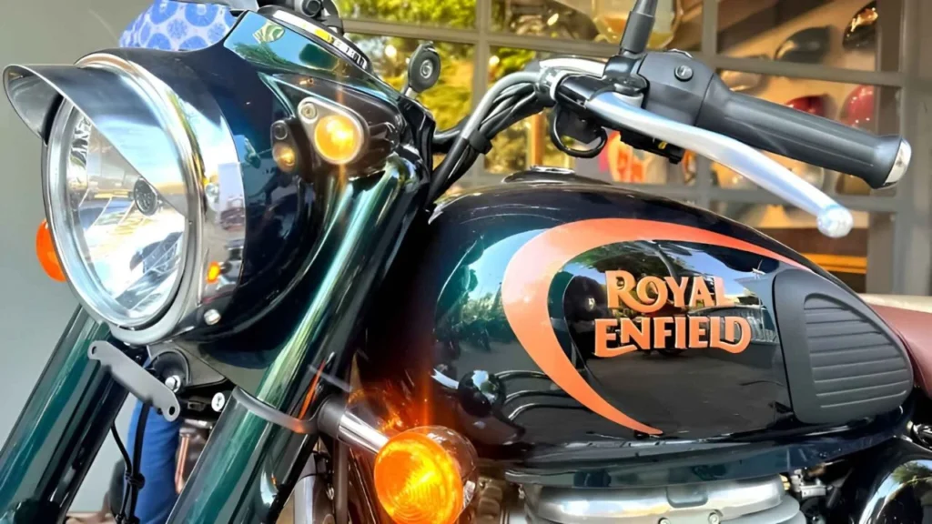 Launched with a fantastic design and stunning features, the Royal Enfield Classic 350 bike offers a powerful engine with an impressive mileage of 40 kmpl.